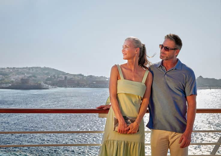oceania cruises couple on balcony