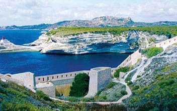 barrière Continu tafereel Experience Ajaccio (Corsica), France & Excursions for Barcelona, Spain to  Rome (Civitavecchia), Italy