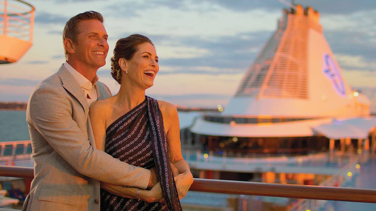 couple on pool deck, oceania cruises