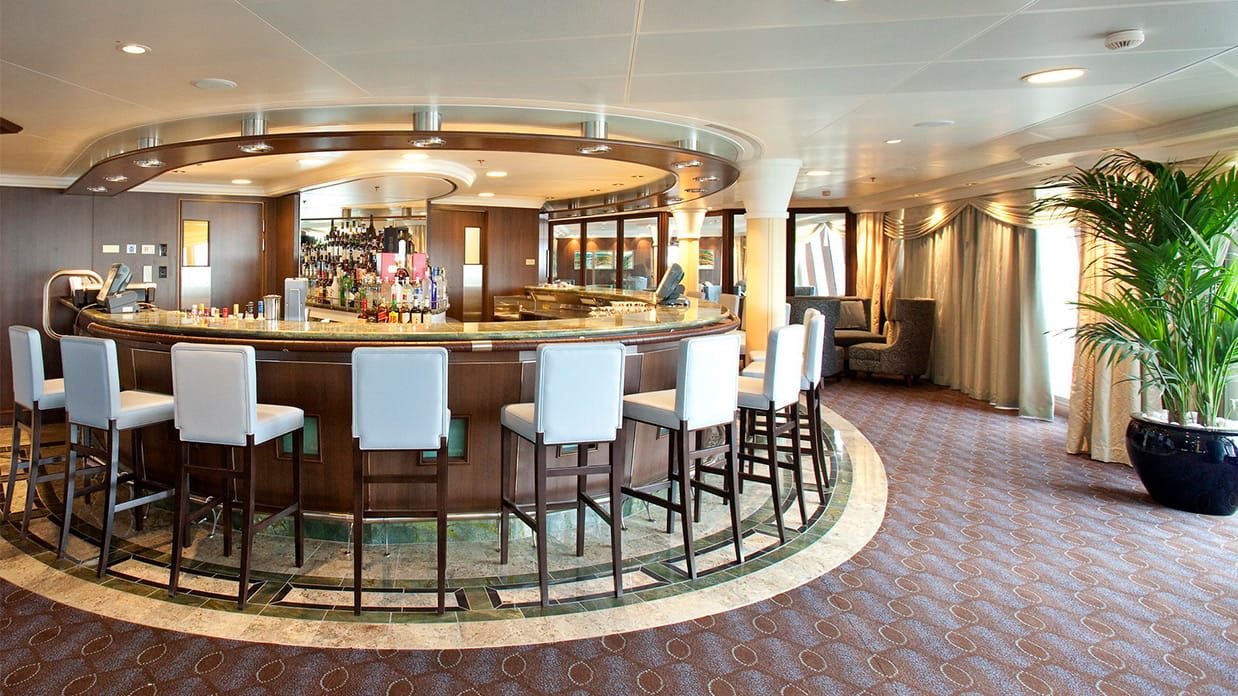 Horizons Bar On Board Marina