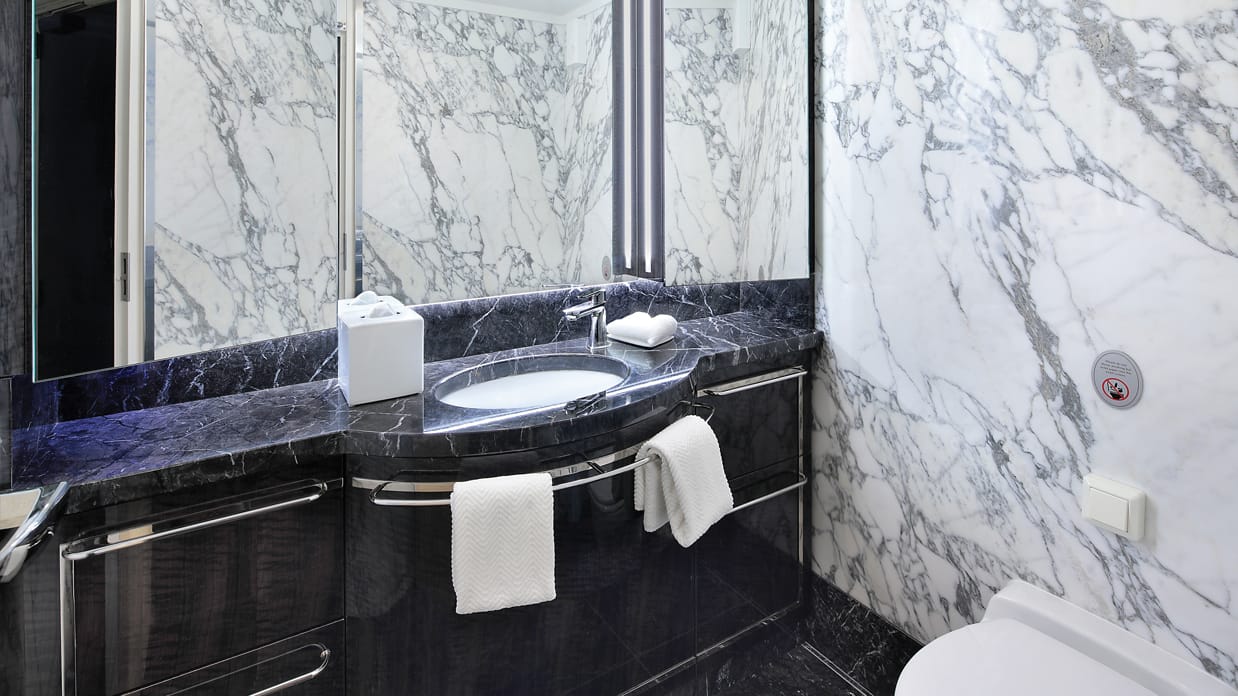 Sirena's Owner Suite Bathroom