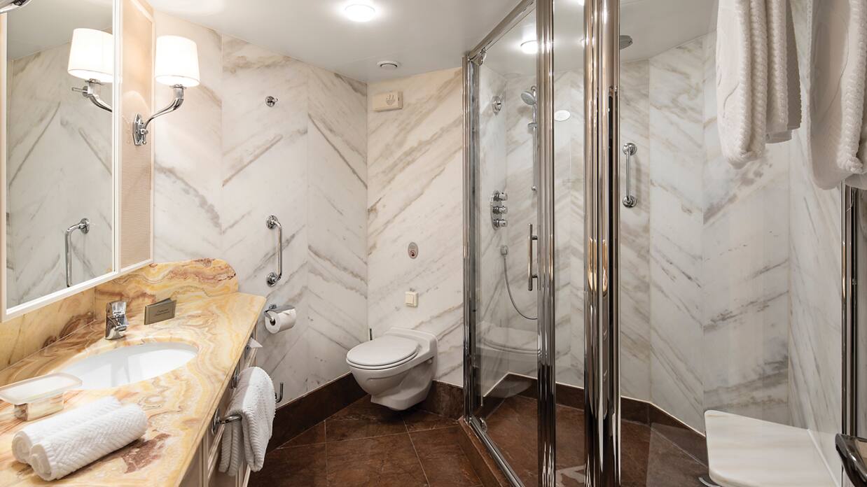 Sirena's Owner Suite Bathroom