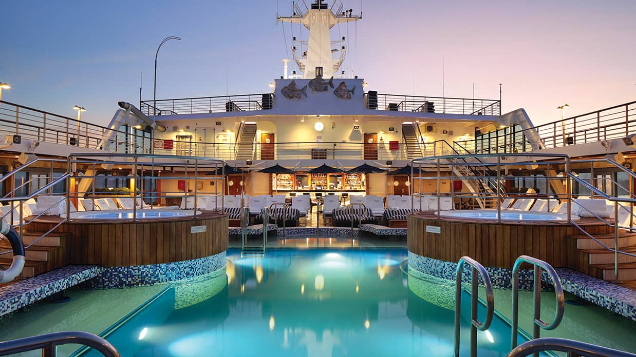 Pool Deck Insignia Oceania Cruises