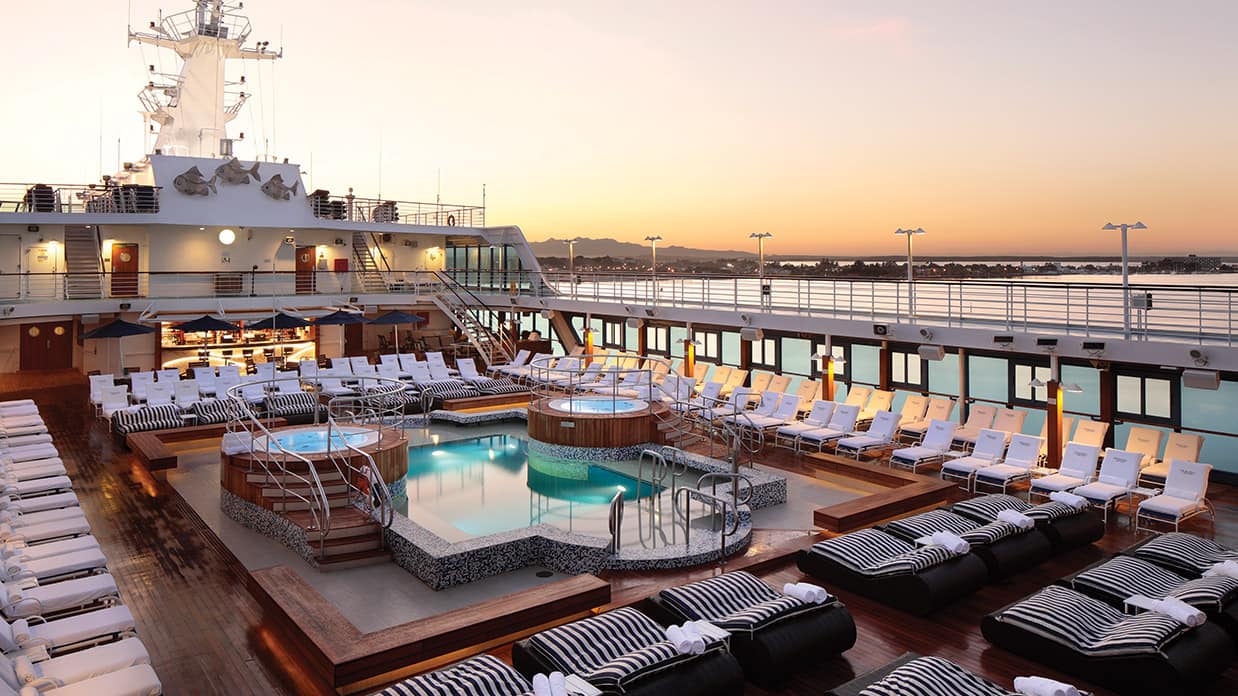 Pool Deck Insignia Oceania Cruises