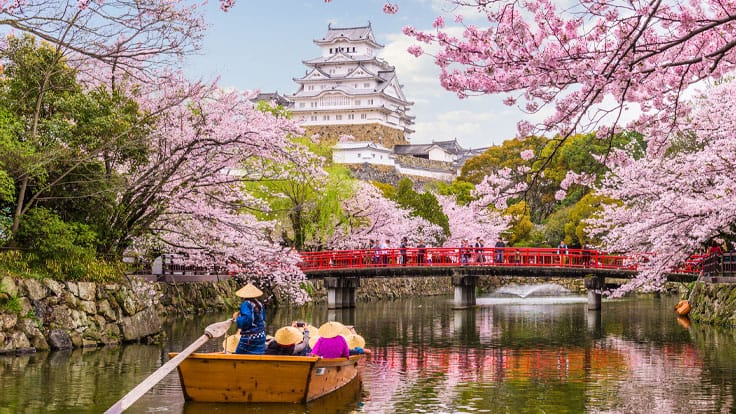 Tour Japan and visit Osaka Castle